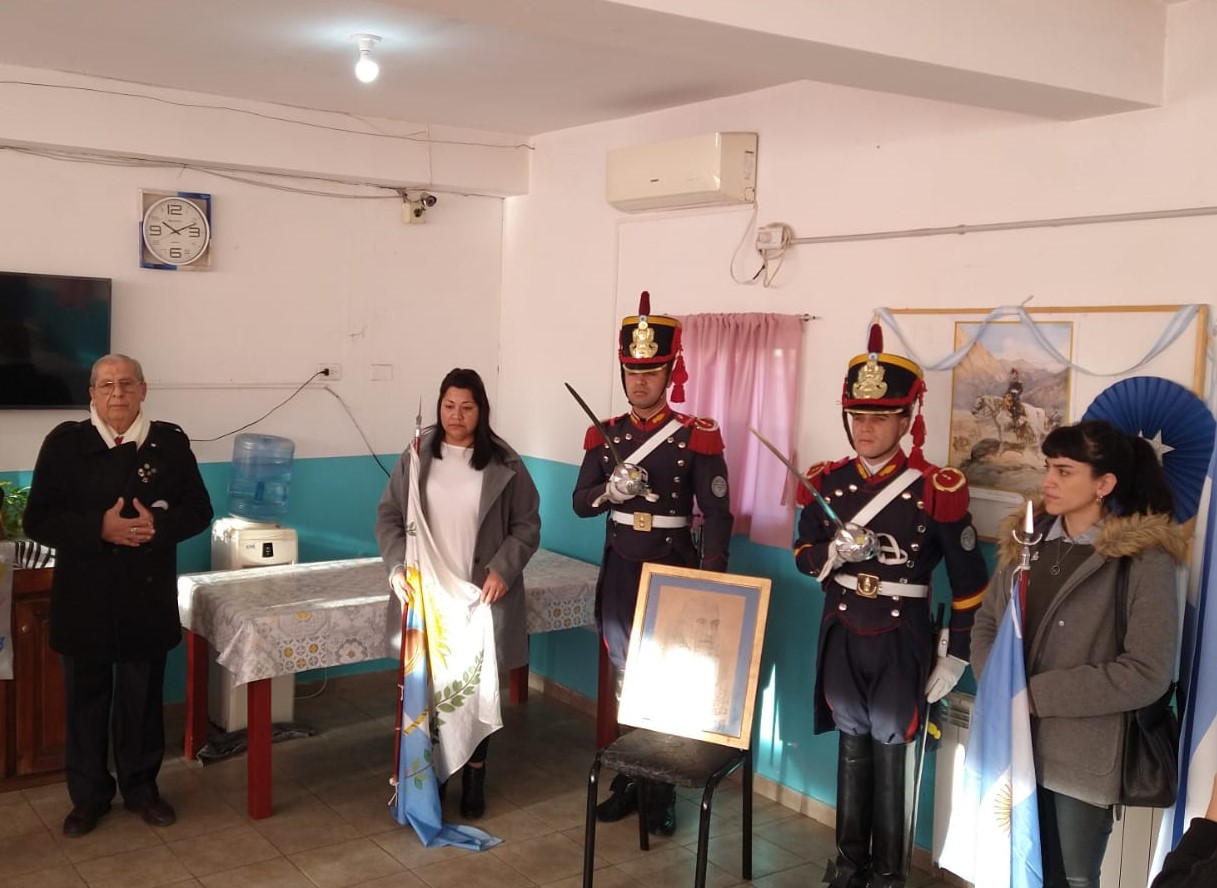 Los granaderos a caballos pasaron por Caleta Olivia y recorrieron la ciudad 