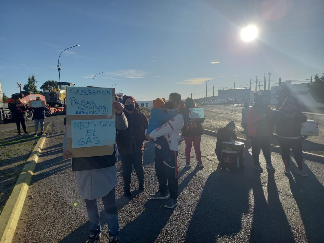 [AHORA] Sin respuesta: vecinos del barrio esperanza cortan ruta 3