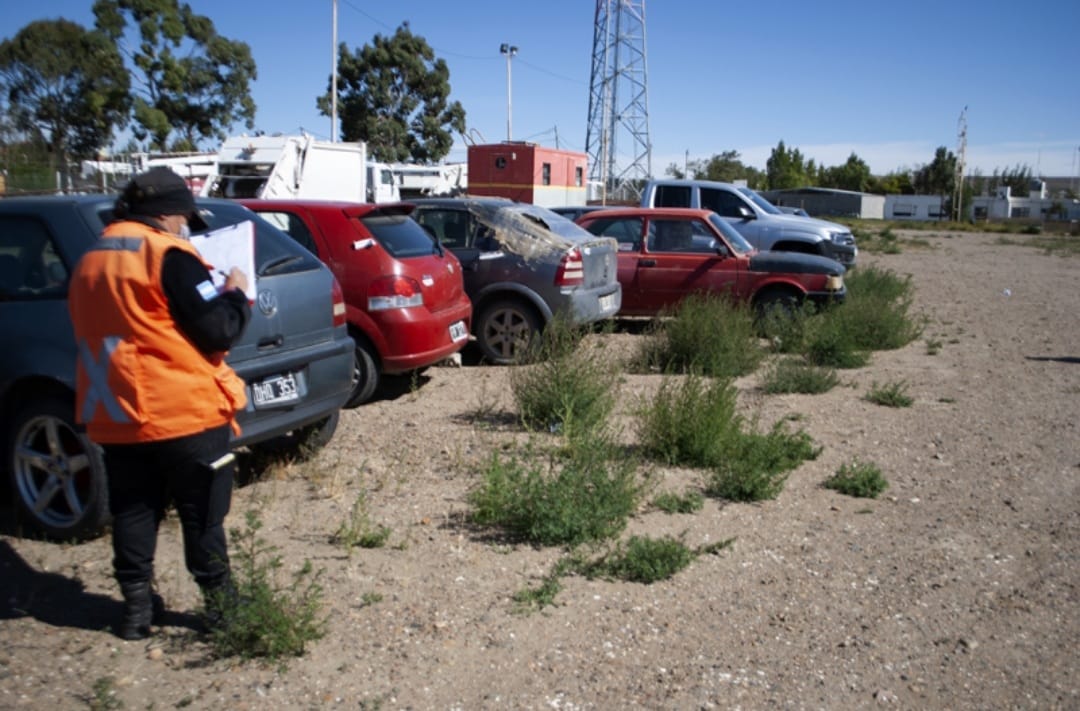 Citan a propietarios de autos y motos retenidos a regularizar su situación 