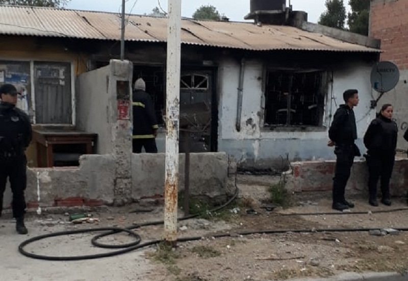 Tragedia: Joven madre y sus dos hijos mueren carbonizados en el Barrio 17 de octubre