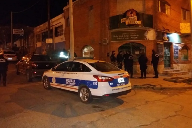 Comodoro: dos jóvenes de 12 y 16 años mataron de una puñalada a su papá