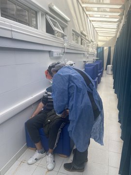 Crisis sanitaria: Por la alta demanda, tuvieron que armar una guardia en el pasillo de un hospital