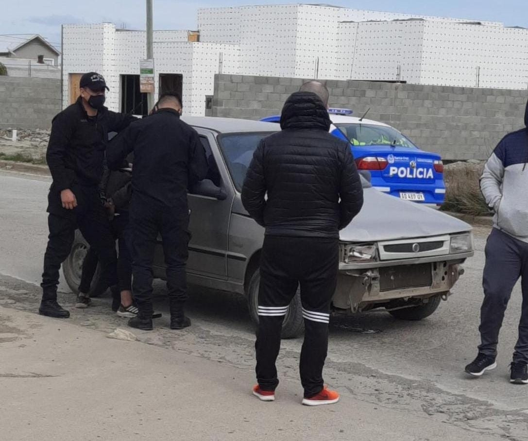 Detuvieron al delincuente que robó un auto y materiales de una obra en construcción