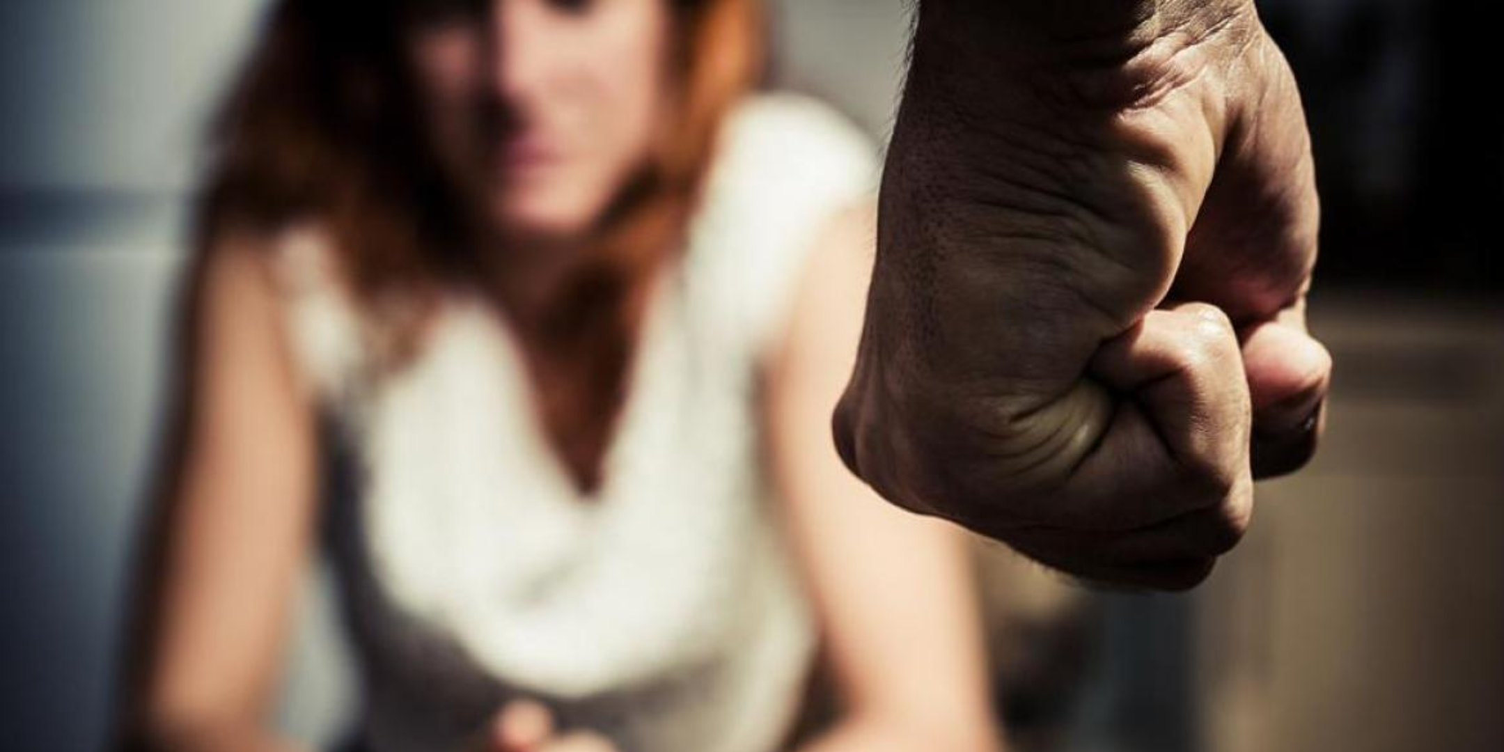 Su novio la roció con nafta y la prendió fuego delante de su hijo