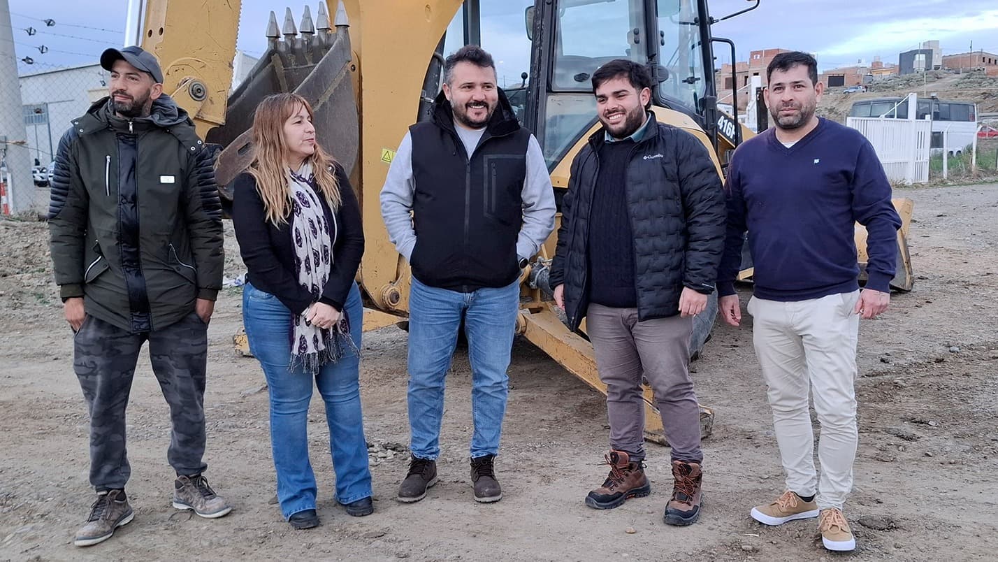 Aparicio impulsa frenar cortes de servicios y boleto gratuito para jubilados