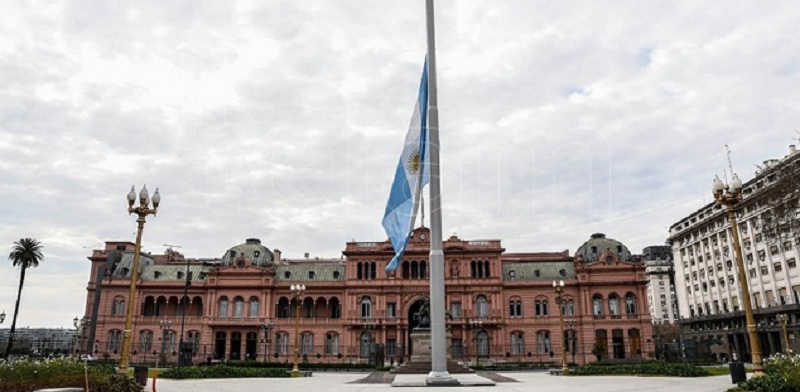 Cinco días de Duelo Nacional en homenaje a los más de 100 mil muertos por coronavirus