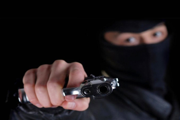 Le robaron 30 mil pesos a un joven del barrio 3 de Febrero