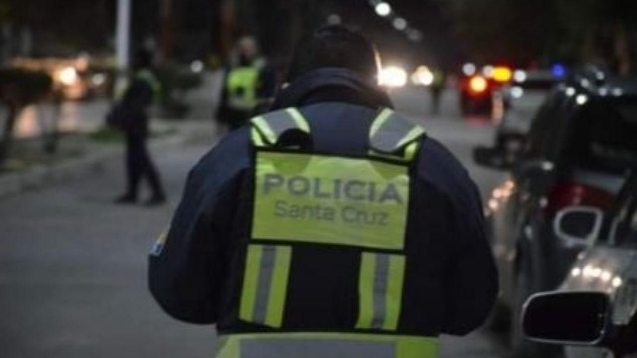 Pelea entre vecinos terminó en batalla campal y con un policía cascoteado en la cabeza