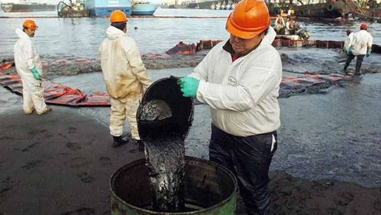 Le preguntaron por el derrame y pidió 