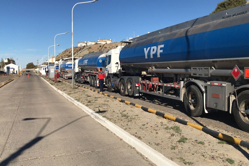 Dictaron la conciliación obligatoria en el conflicto de Camioneros y ya se preparan para distribuir combustible