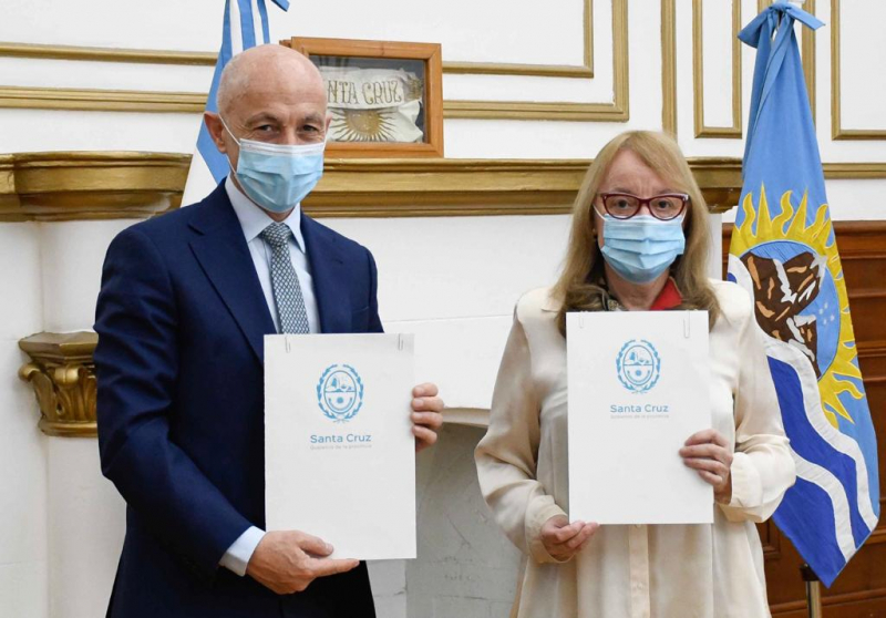 Cotillo firmó junto a la Gobernadora convenios que impulsarán la obra pública de Caleta Olivia