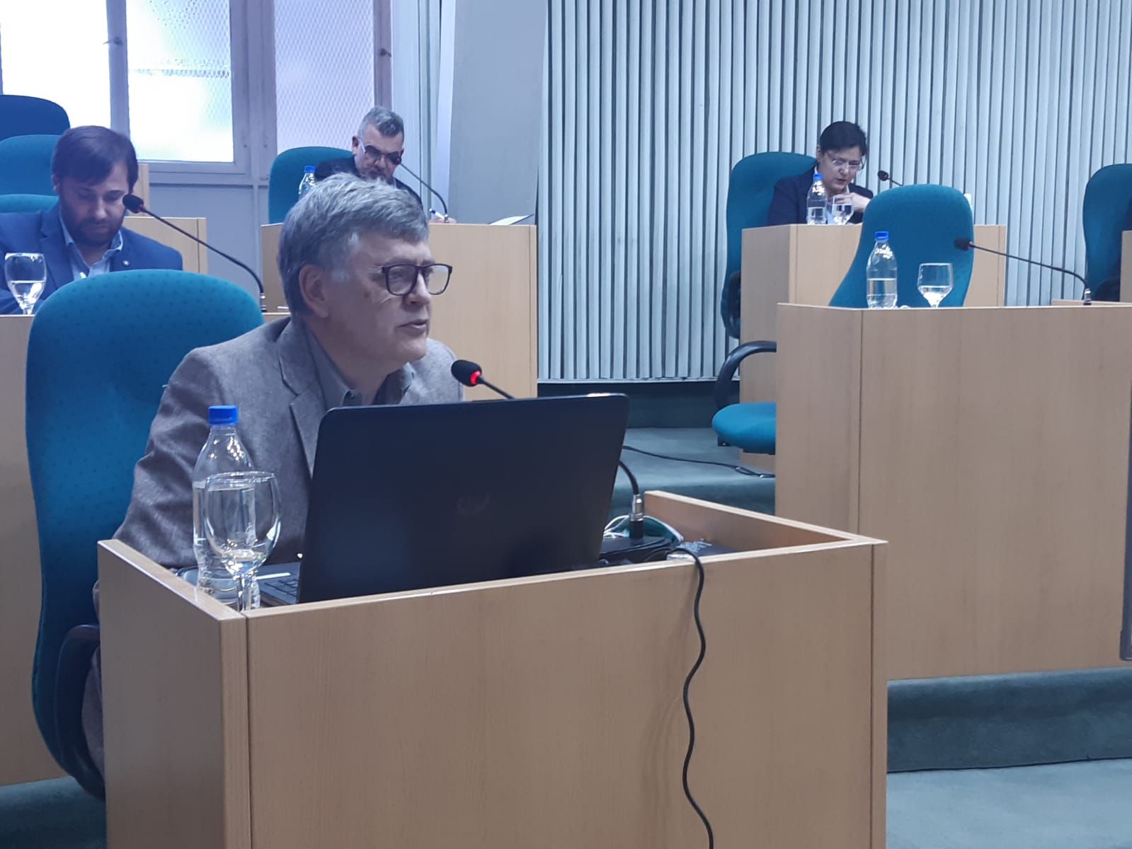 Diputados piden informe sobre estafas en el Banco Santa Cruz y exigen resarcir 