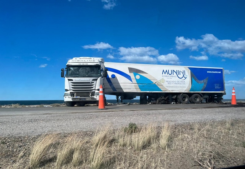 Choque múltiple en ruta N° 3: tres camiones protagonizan siniestro vial