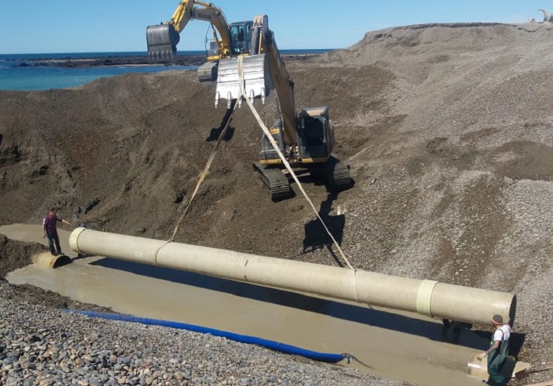 Quedó lista para operar: repararon la toma de agua en el mar de la planta de Osmosis inversa de Caleta Olivia