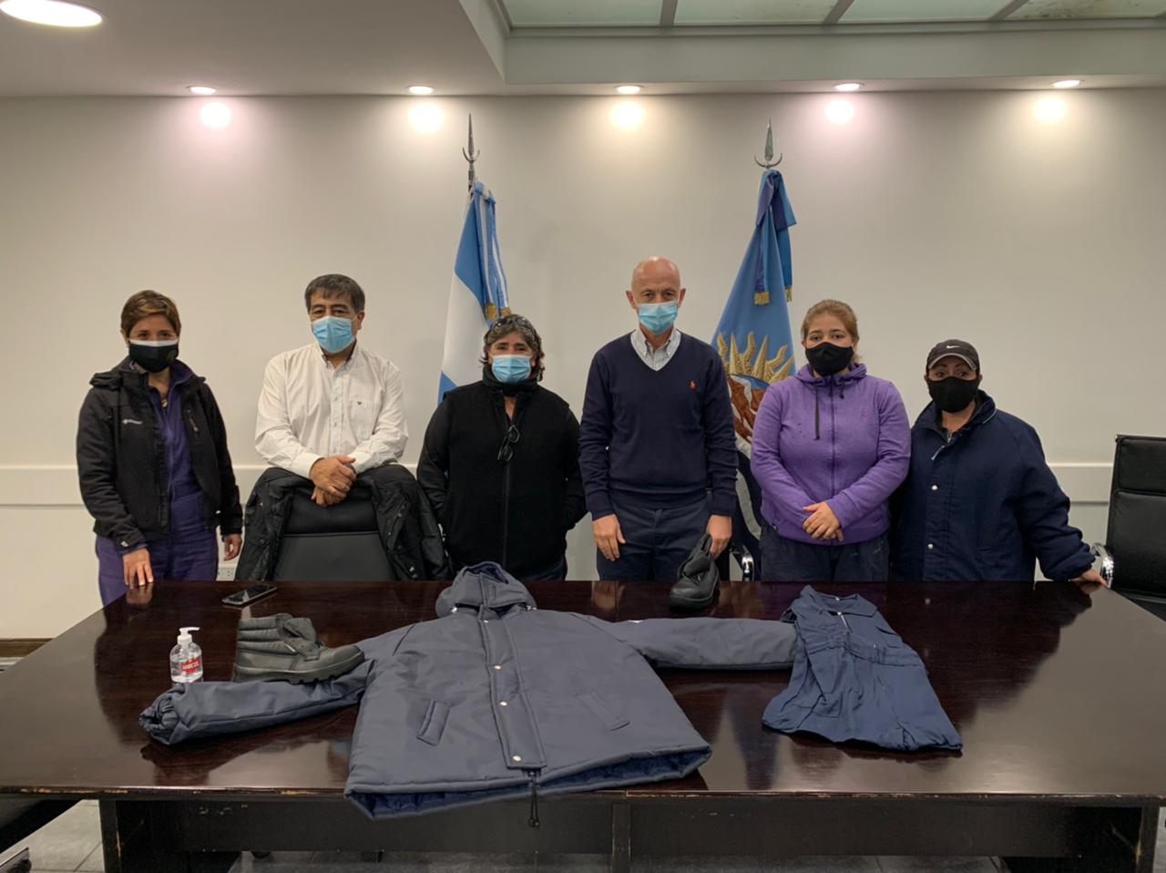 El Municipio concretó una nueva entrega de indumentaria a personal de forestación y espacios verdes