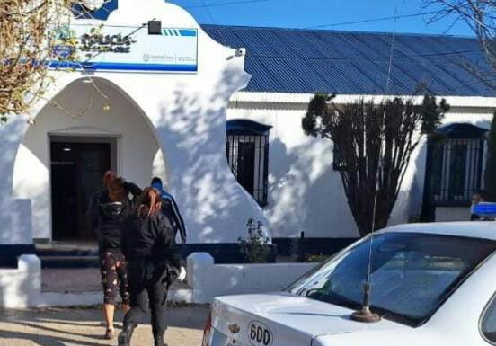 Allanan vivienda de mechera y recuperan objetos de otros delitos 