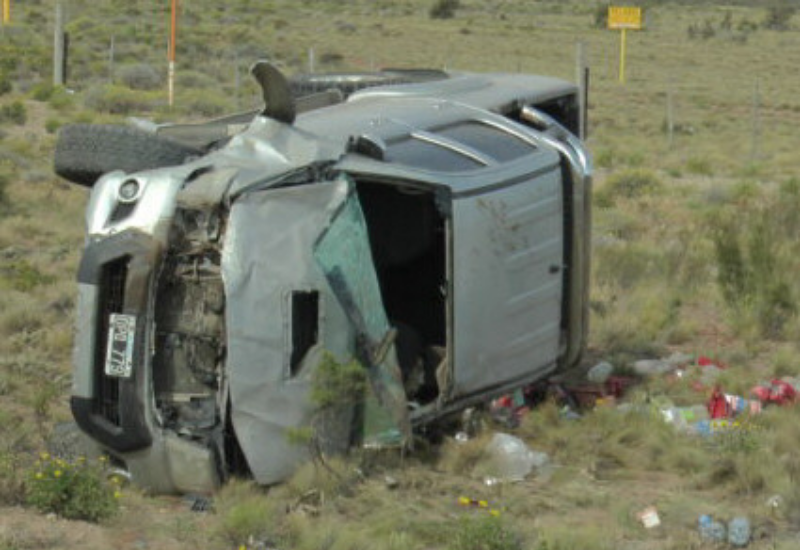 Madre e hija volvían a Pico Truncado y su camioneta volcó