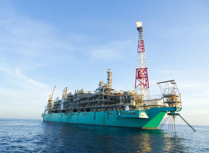 Río Negro se adhirió al RIGI y aventaja a Buenos Aires en la disputa por la planta de GNL 