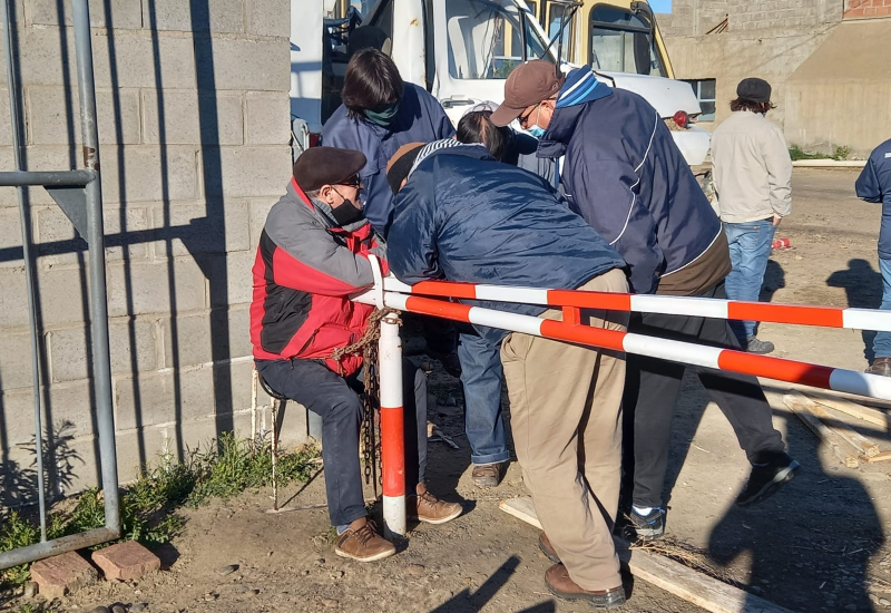 Encadenado un trabajador municipal, le sacaron el cargo a punto de jubilarse
