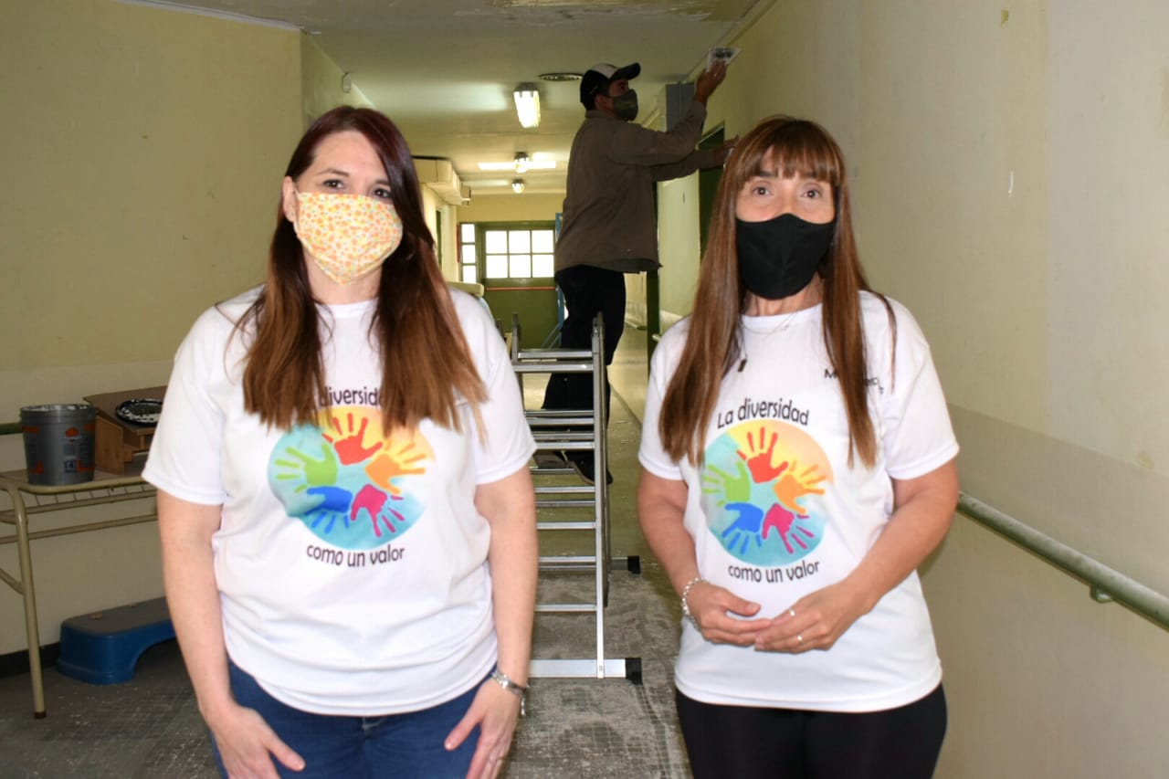 Hoy comenzaron las refacciones en la escuela n° 8 y se realizó un 