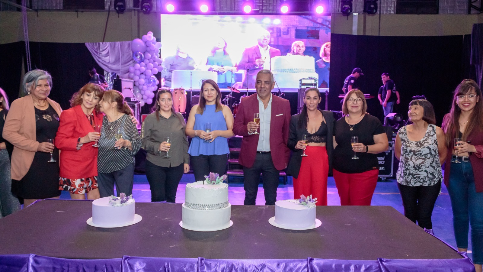 Imponente agasajo a cientos de mujeres en Cañadón Seco