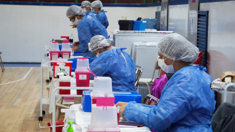 Hoy define cuando se vacunará con cuarta dosis contra el covid y esperan más dosis antigripales