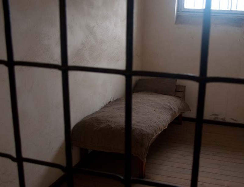 Testigo de un juicio contra policías apareció muerto en una celda