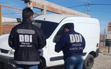 Los zíngaros de Las Heras también estafan: la DDI recuperó un utilitario que es de gente de Comodoro Rivadavia