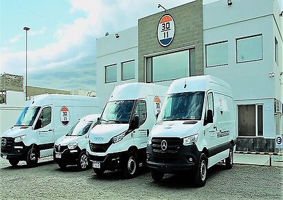 Un hombre fue golpeado por un vehículo de la empresa 30 de Noviembre mientras la conductora venía mirando su celular