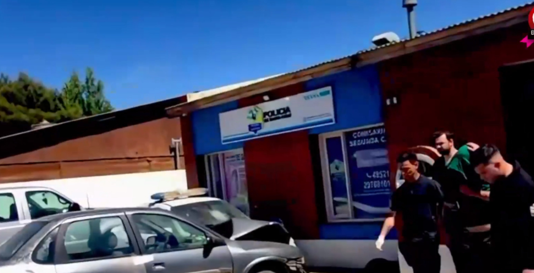 Remisero ingresó armado y cubierto de sangre a la Comisaría Segunda