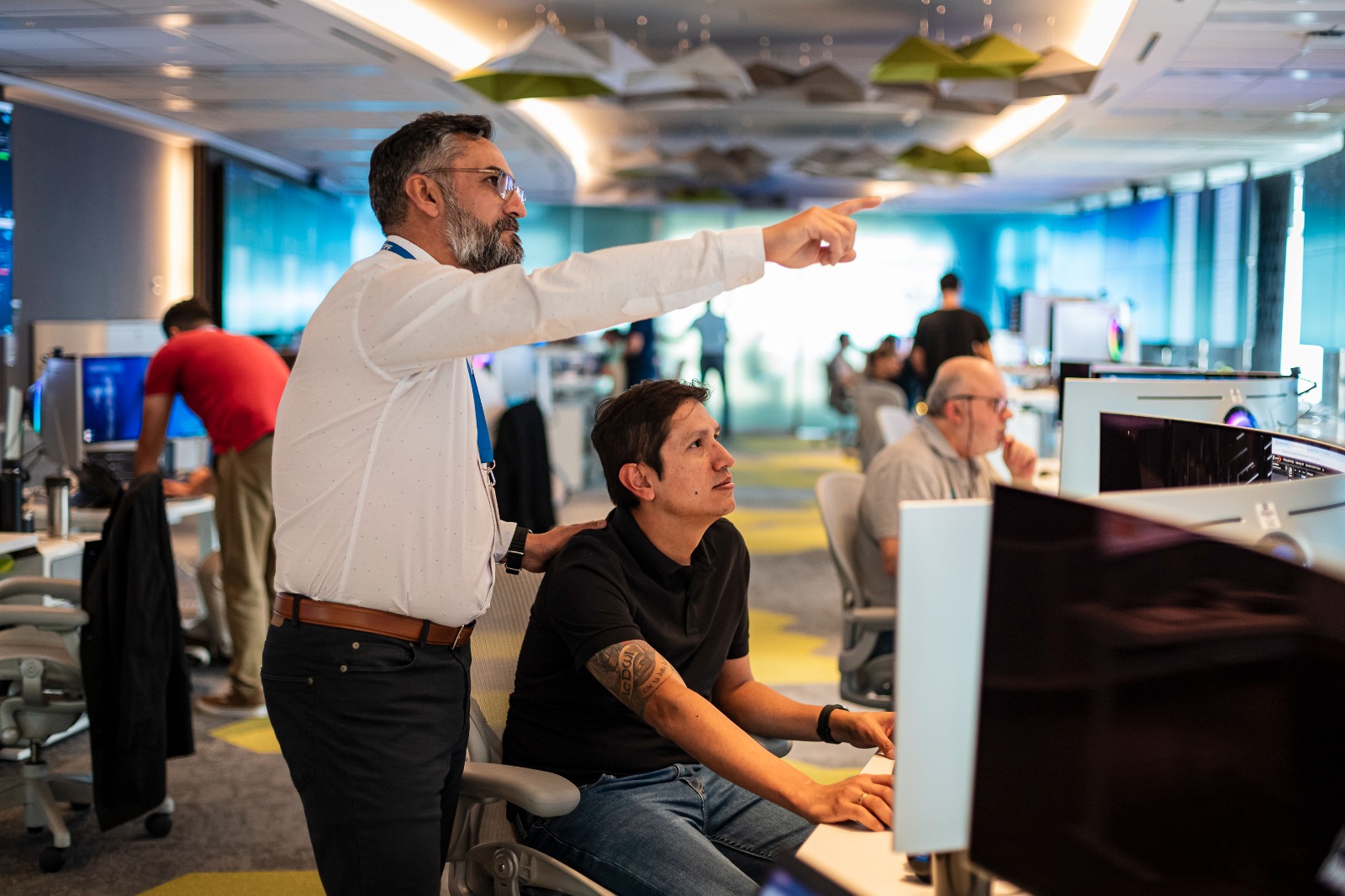 YPF revoluciona la industria energética con su centro de operaciones en tiempo real