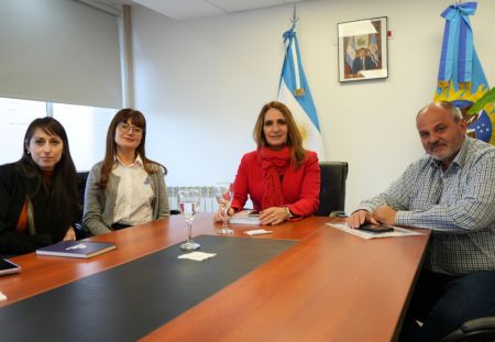 Producción y Banco Macro coordinan acciones para potenciar las pymes de Santa Cruz