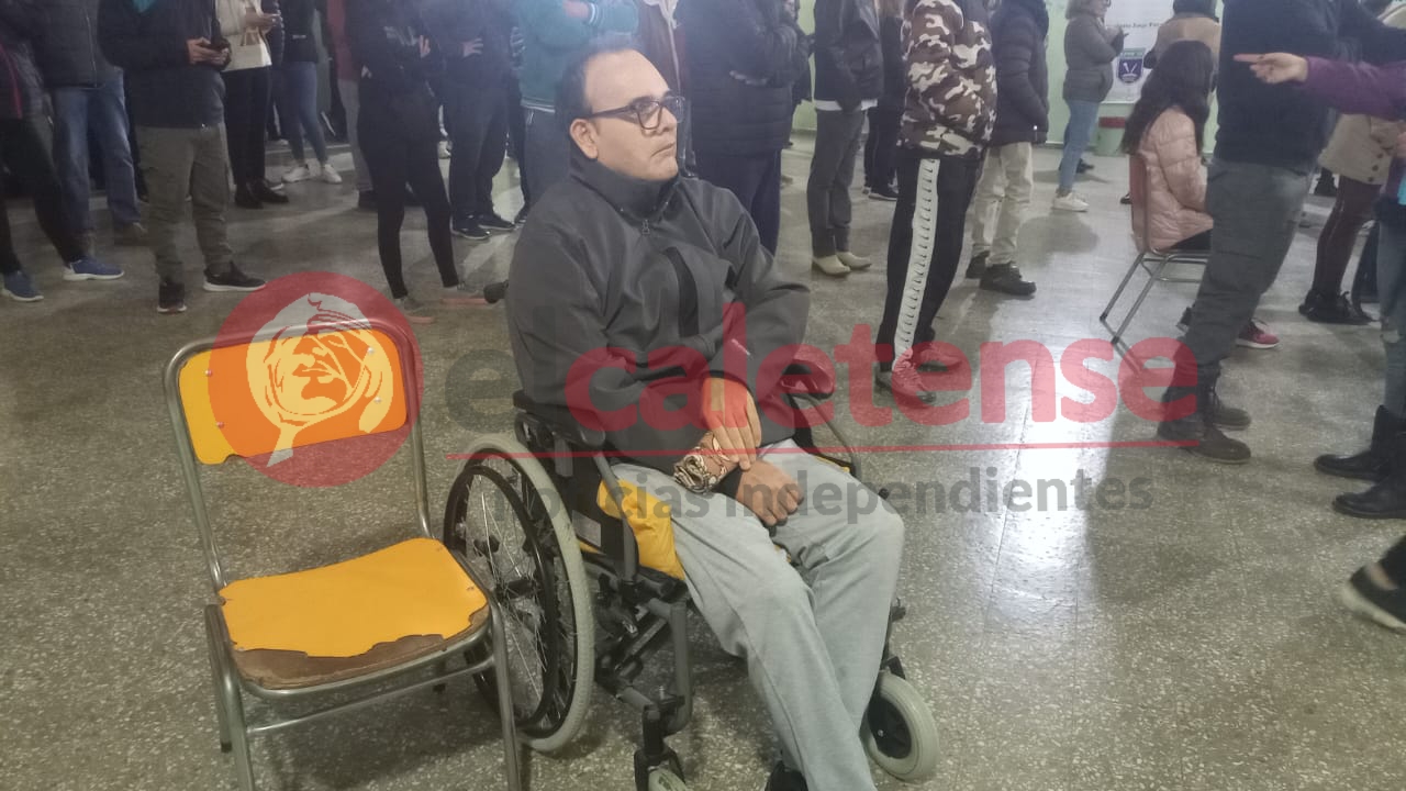 Pudo votar hombre en silla de ruedas que no tendría su DNI actualizado