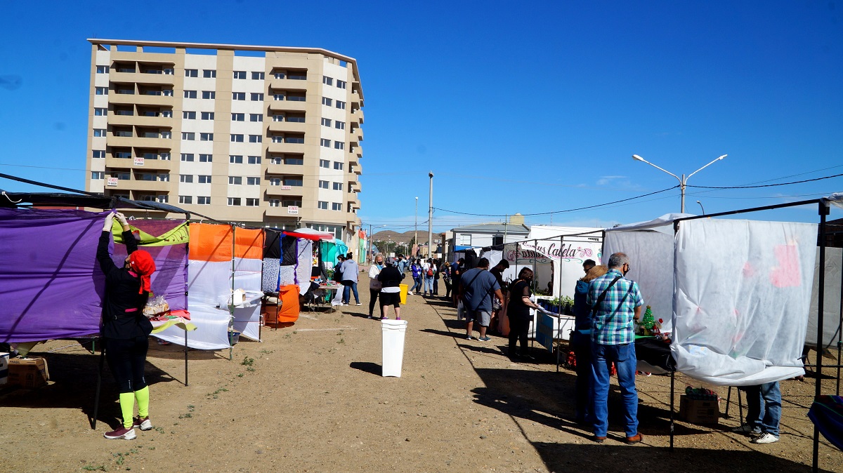 El Mercado Itinerante Navideño te espera en la cancha de la Liga de los Barrios
