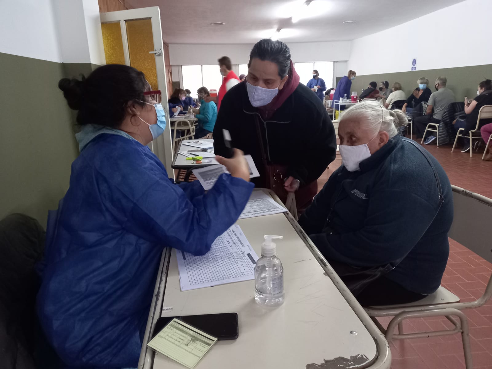 Continúan las mejoras urbanas con una obra de adoquinado en el barrio 3 de Febrero