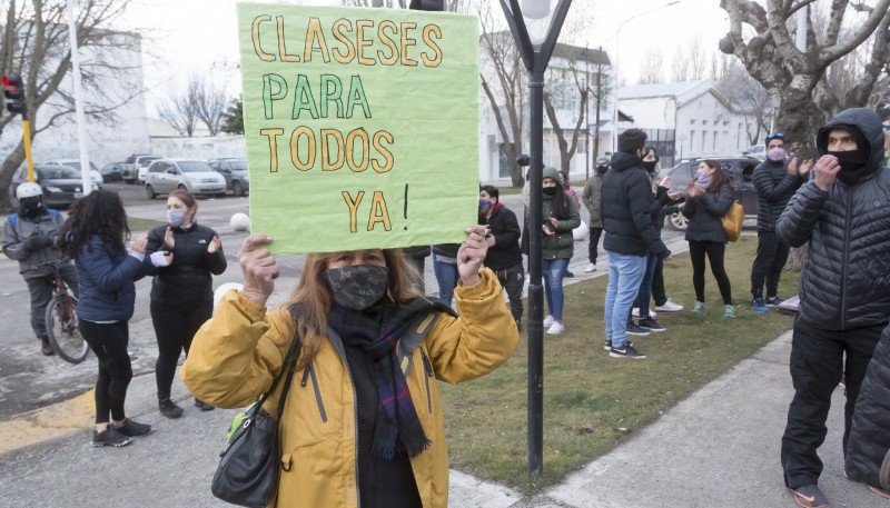 Autoconvocados exigen educación y respondieron a Ismael Enrique: 