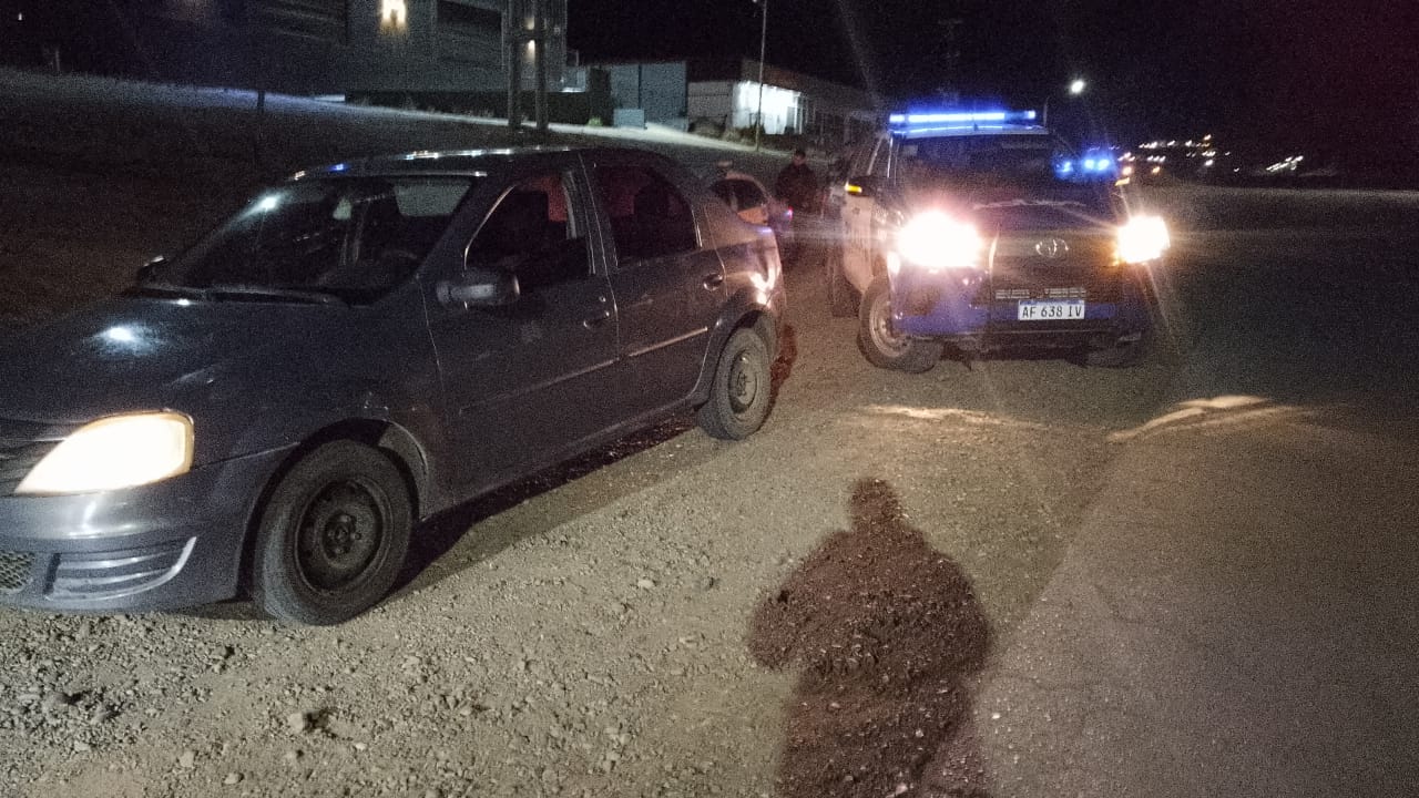 Importante intervención policial en Cañadón Seco: secuestraron una camioneta por alcoholemia positiva de 2,28