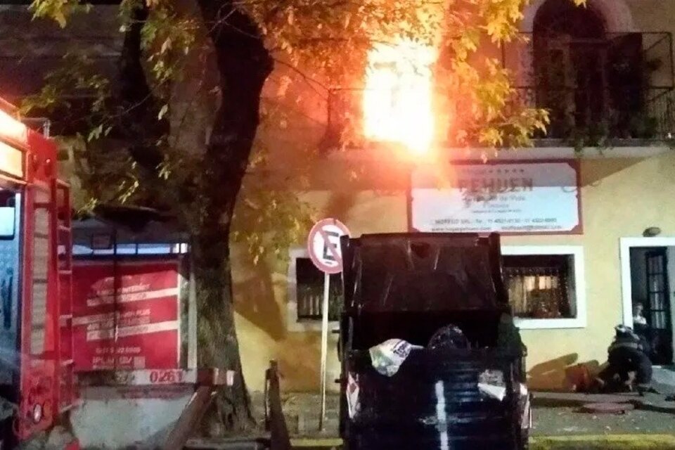 Incendio en un geriátrico de Villa Urquiza: tres personas murieron y otras 14 fueron trasladadas a hospitales