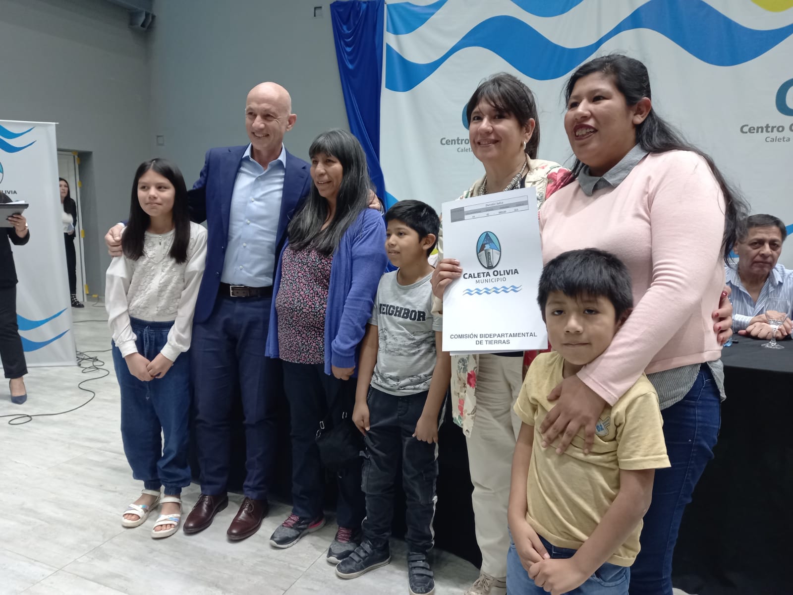 Entregaron 53 terrenos y el intendente anunció obras: 