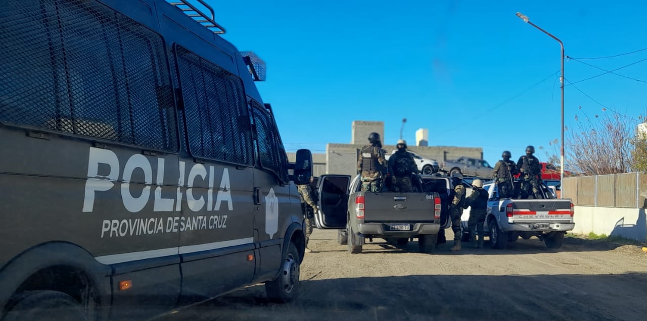 Allanamiento: dominicanos vendían cocaína y marihuana en el barrio 2 de Abril de Caleta Olivia 