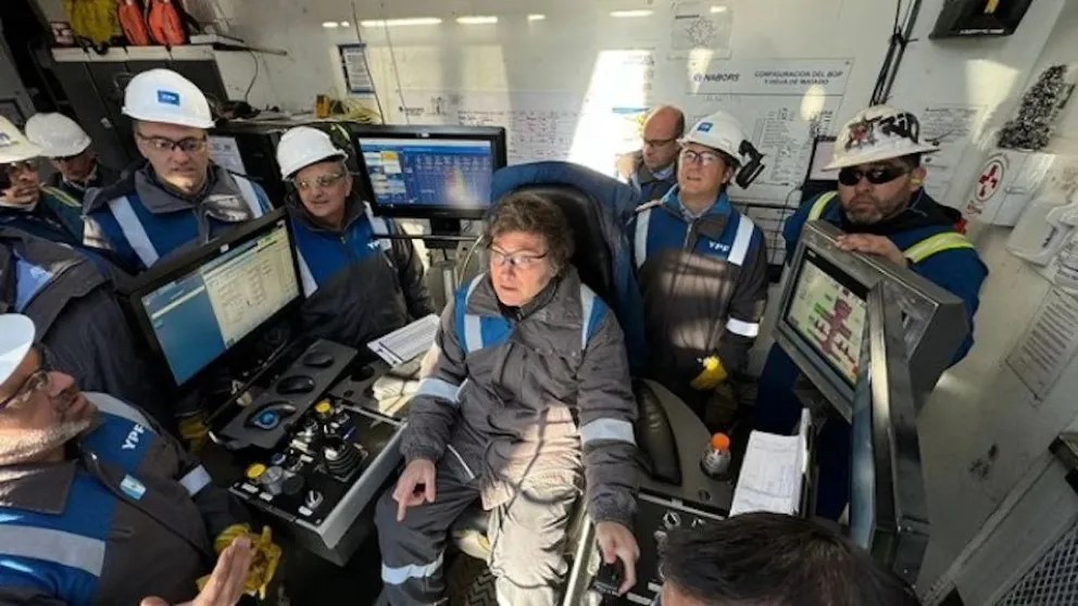 Milei conoció la operación en Loma Campana, estuvo con directivos y partió rumbo a Chile