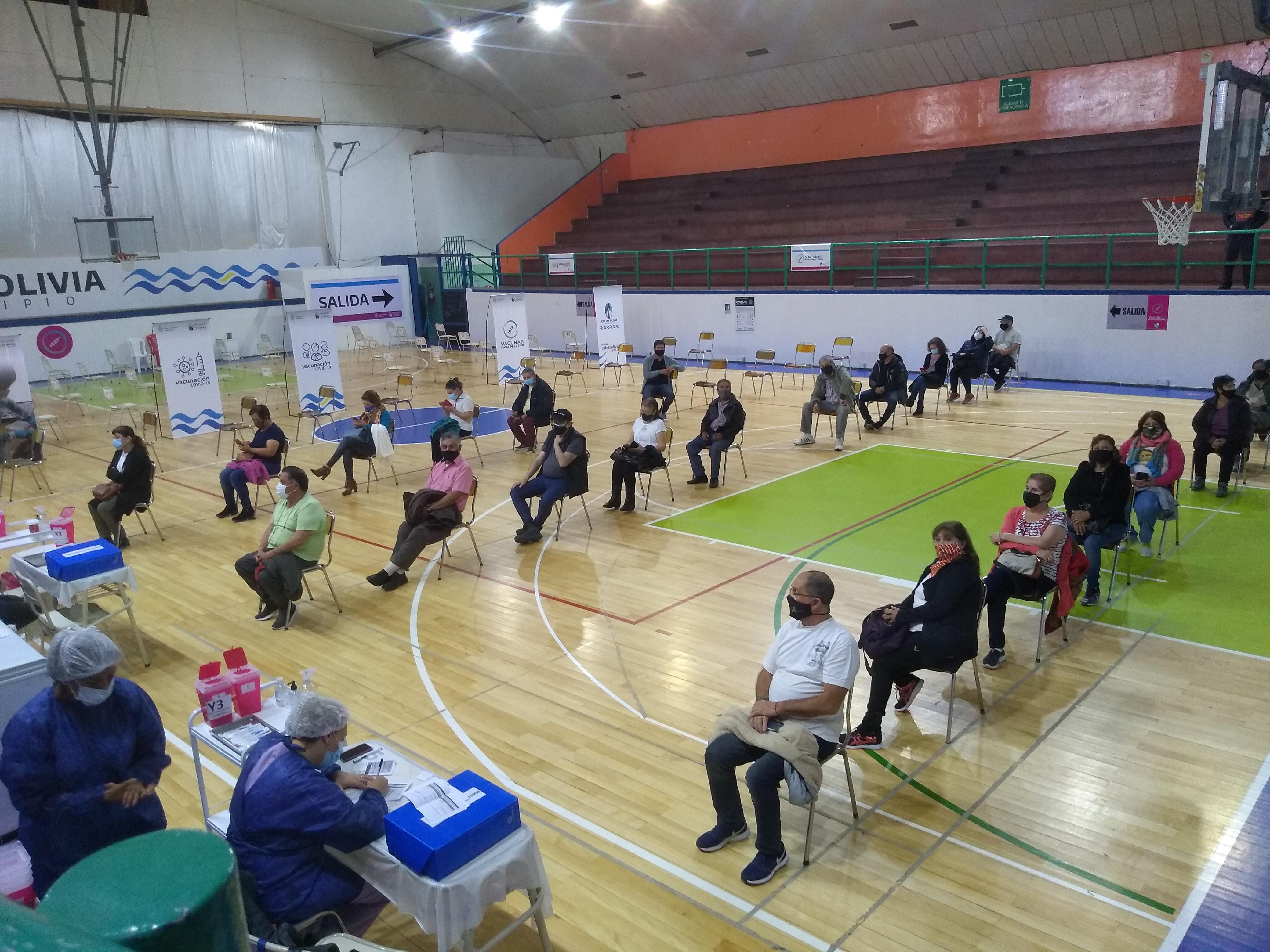 Continúa la campaña de vacunación: hoy se vacuna a adultos mayores de 62 años