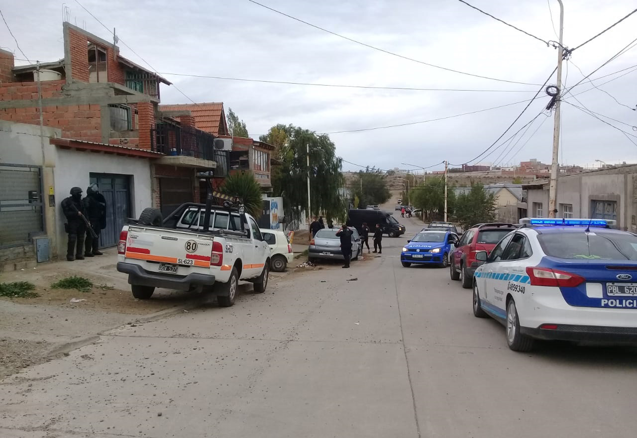 Menor de edad baleó una casa y a un vecino en el 17 de Octubre
