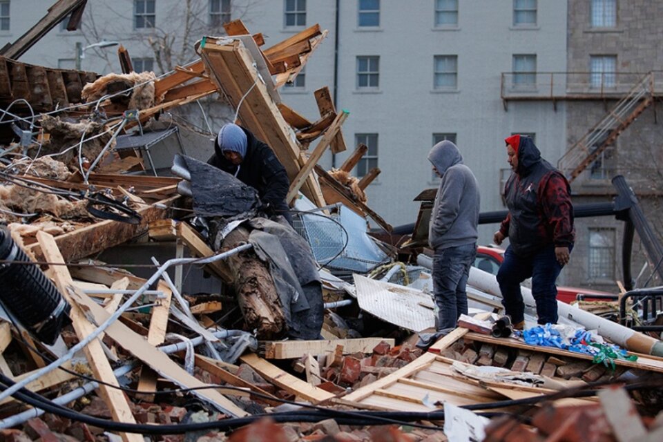 Estados Unidos: al menos 94 muertos tras el impacto de una ola de tornados
