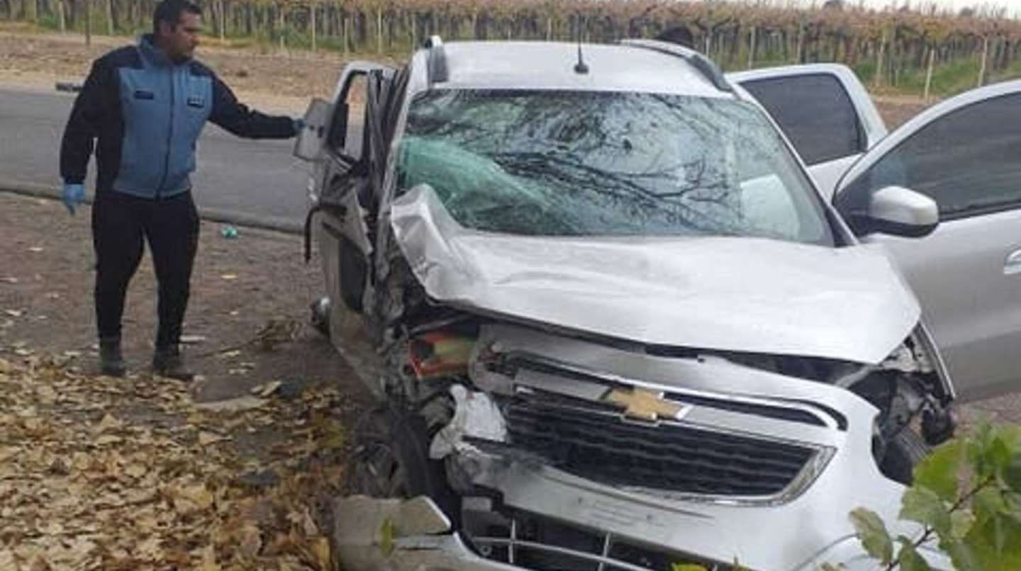 Tragedia en Mendoza: un auto los chocó de frente y murió un bebé al golpear contra el airbag