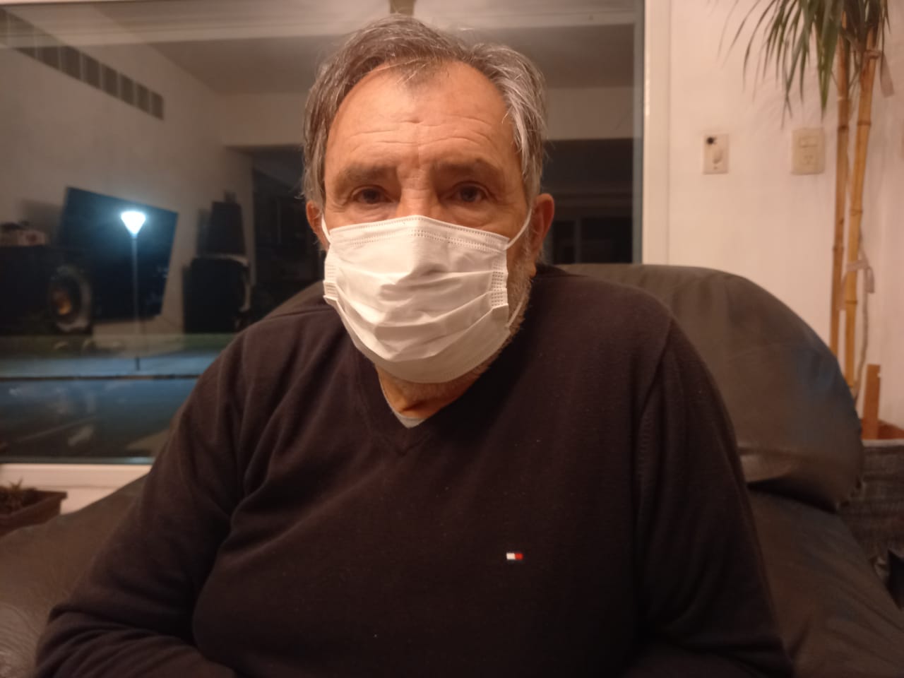 Acuña pide que no se estoqueen las vacunas y no se adhiera a medidas diseñadas para otras realidades