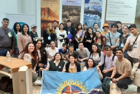 Estudiantes santacruceños participaron del Parlamento Juvenil del Mercosur y visitaron la Casa de Santa Cruz en CABA