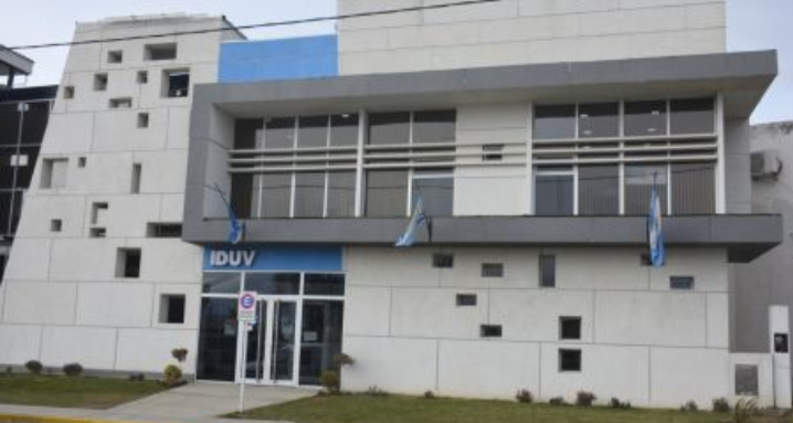 Denuncian a Pablo y María Grasso por irregularidades en la entrega de lotes del IDUV