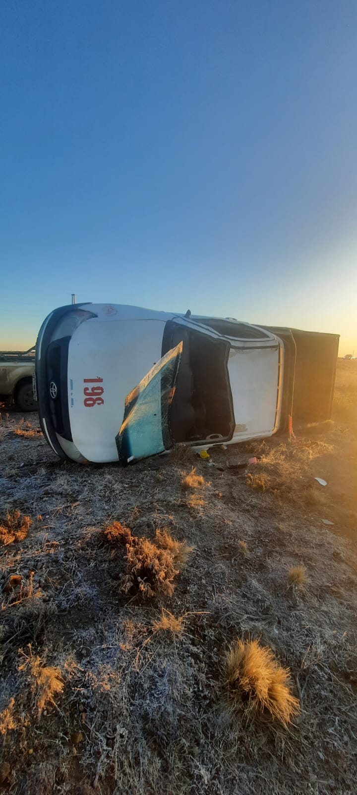 Volcó una camioneta de una empresa petrolera y uno de sus ocupantes salió despedido del vehículo