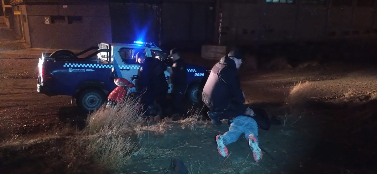 Caleta Olivia: Golpeó a una mujer en la cabeza para robarle la moto 